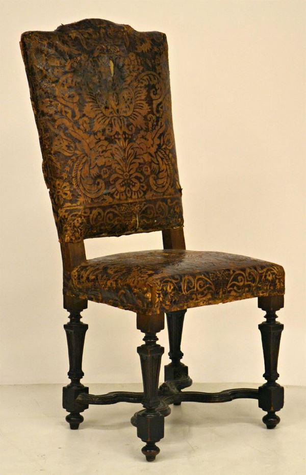 Sedia, sec. XVIII, in noce intagliato, imbottita  - Asta ANTIQUARIATO, COLLEZIONISMO E GIOIELLI - Poggio Bracciolini Casa d'Aste