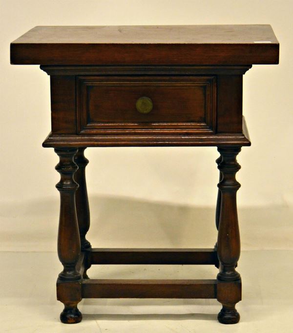 Tavolino, in stile 600, in noce, un cassetto,