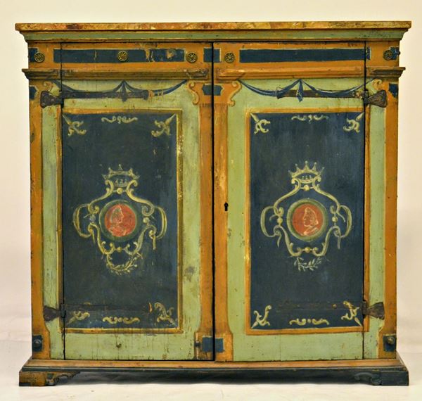 Credenza, in stile veneto del 700, in legno