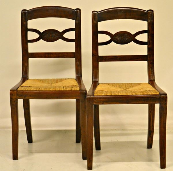 Due sedie, inizi sec. XX, in noce,  - Asta ANTIQUARIATO, COLLEZIONISMO E GIOIELLI - Poggio Bracciolini Casa d'Aste