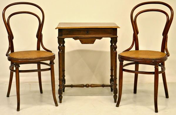 Tavolino da lavoro, inizi sec. XX, in pioppo,  - Asta ANTIQUARIATO, COLLEZIONISMO E GIOIELLI - Poggio Bracciolini Casa d'Aste