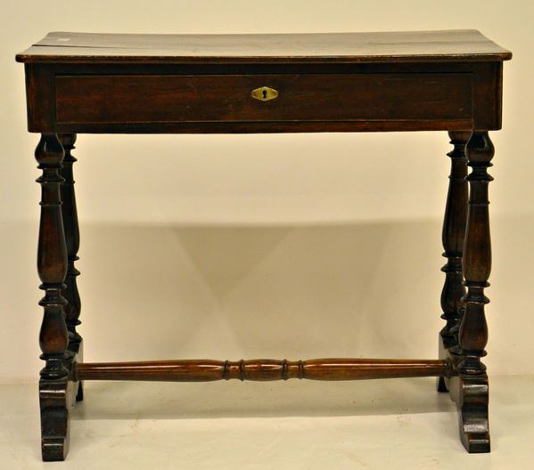 Tavolino, sec. XIX, in pioppo, un cassetto,  - Asta ANTIQUARIATO, COLLEZIONISMO E GIOIELLI - Poggio Bracciolini Casa d'Aste