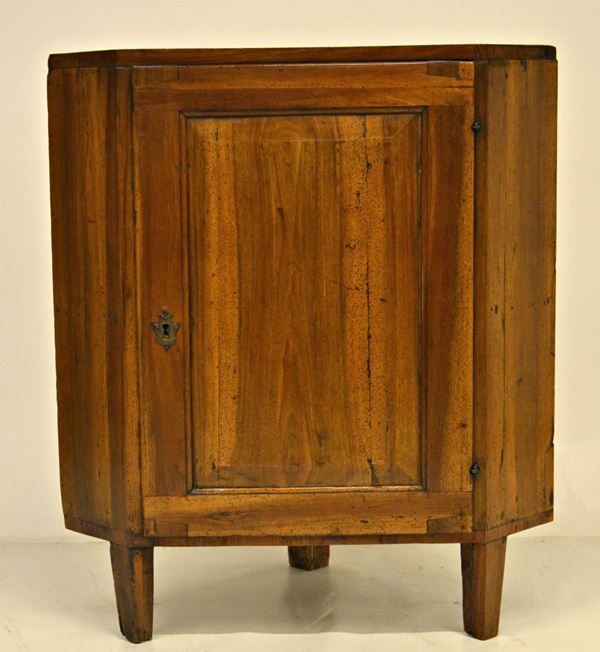 Angoliera, sec. XIX, in noce,  - Asta ANTIQUARIATO, COLLEZIONISMO E GIOIELLI - Poggio Bracciolini Casa d'Aste