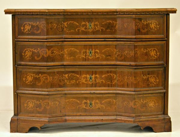 Cassettone, in stile 700, in noce intarsiato,