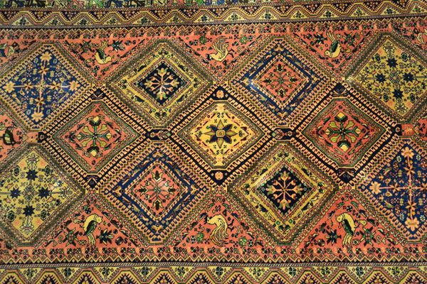 Tappeto persiano, sec. XX, fondo multicolore  - Asta ANTIQUARIATO, COLLEZIONISMO E GIOIELLI - Poggio Bracciolini Casa d'Aste