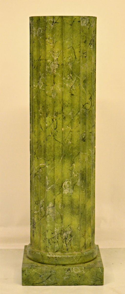 Colonna, inizi sec. XX, in legno laccato verde  - Asta ANTIQUARIATO, COLLEZIONISMO E GIOIELLI - Poggio Bracciolini Casa d'Aste