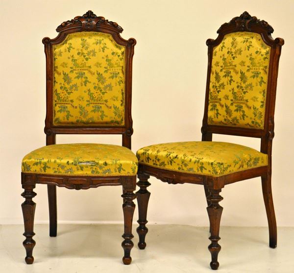 Coppia di sedie, in stile '700, in mogano intagliato,