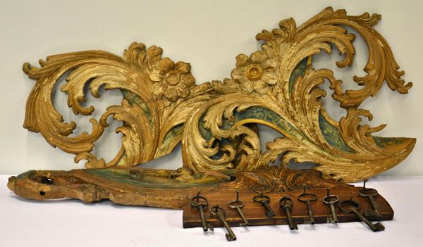 Portachiavi, sec. XX, in legno sagomato completo