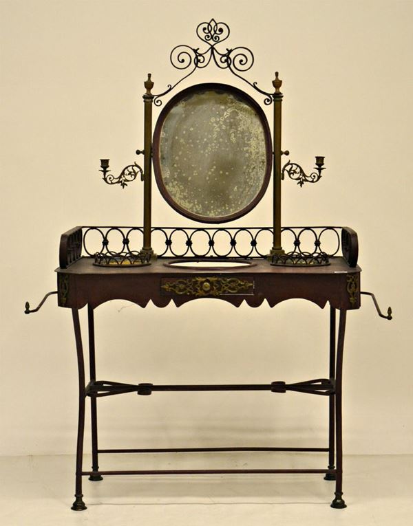 Toilette, sec. XIX, in ferro battuto,  - Asta ANTIQUARIATO, COLLEZIONISMO E GIOIELLI - Poggio Bracciolini Casa d'Aste