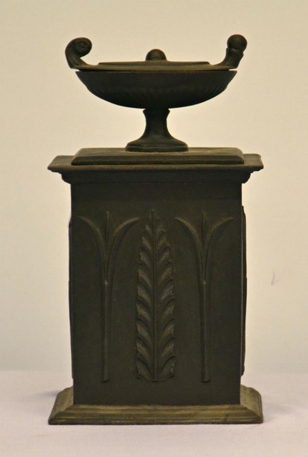 Urna, Cina sec. XX, in metallo  - Asta ANTIQUARIATO, COLLEZIONISMO E GIOIELLI - Poggio Bracciolini Casa d'Aste