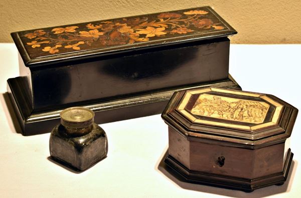 Scatola porta calamaio, sec. XIX, in ebano intarsiato,  - Asta ANTIQUARIATO, COLLEZIONISMO E GIOIELLI - Poggio Bracciolini Casa d'Aste
