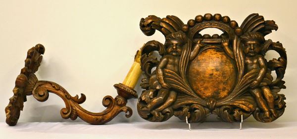 Applique, sec XIX, in noce intagliato
