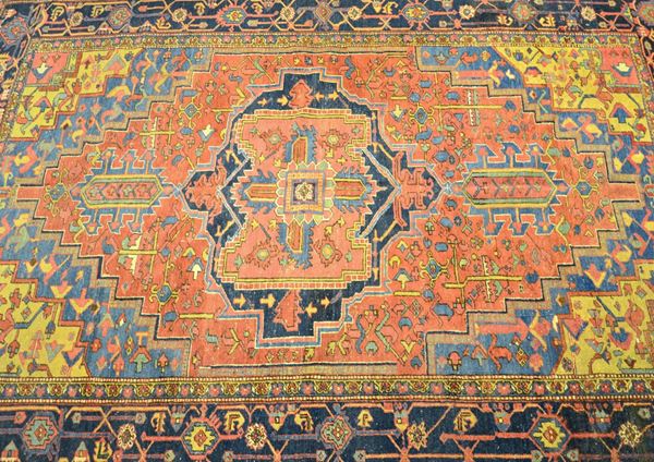 Tappeto persiano, inizi sec. XX, fondo  - Asta ANTIQUARIATO, COLLEZIONISMO E GIOIELLI - Poggio Bracciolini Casa d'Aste