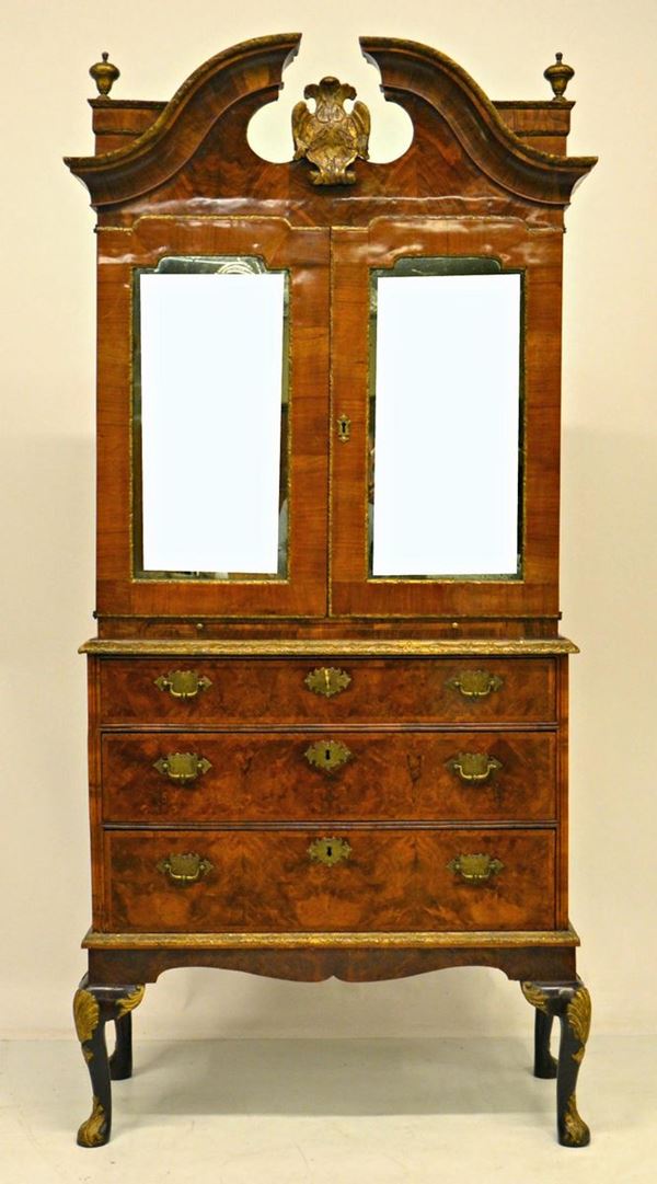 Credenza, Inghilterra, sec. XIX, in radica, due corpi,