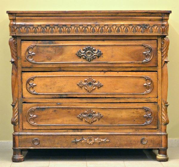 Cassettone, Toscana, sec. XIX, in noce intagliato,  - Asta ANTIQUARIATO, COLLEZIONISMO E GIOIELLI - Poggio Bracciolini Casa d'Aste