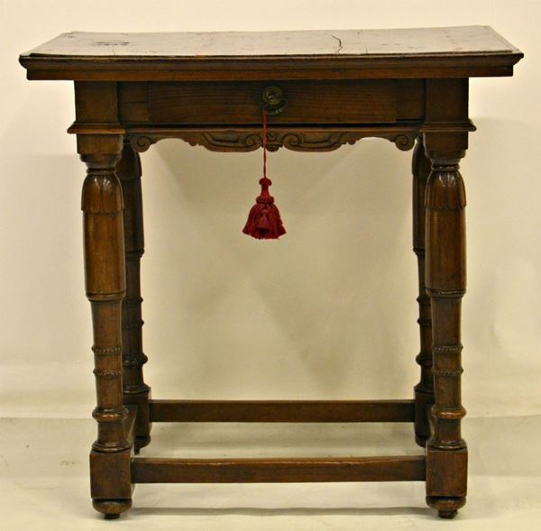 Tavolino, sec. XVII, in noce e castagno,  - Asta ANTIQUARIATO, COLLEZIONISMO E GIOIELLI - Poggio Bracciolini Casa d'Aste