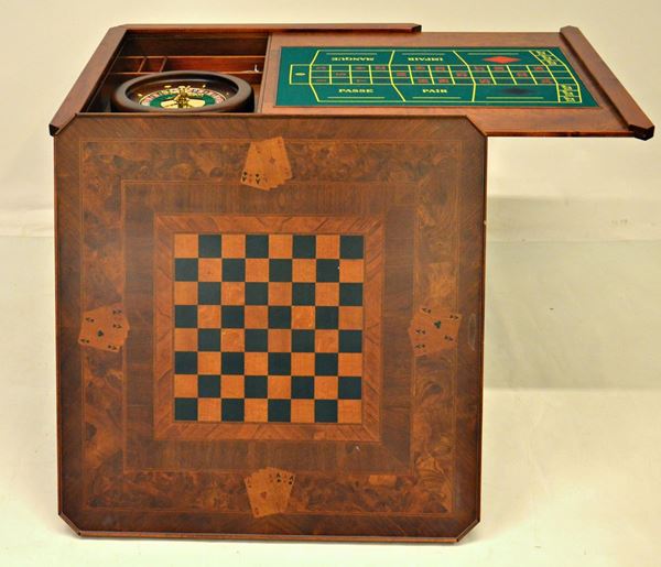 Tavolo da gioco, sec. XX, lastronato in radica,