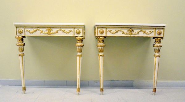 Due consolle da parete, stile Luigi XVI, in legno