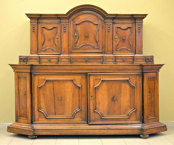 Credenza a due corpi, Emilia, sec. XVIII,  - Asta ANTIQUARIATO, COLLEZIONISMO E GIOIELLI - Poggio Bracciolini Casa d'Aste