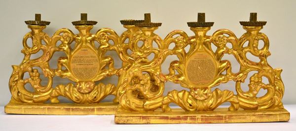Coppia di candelieri, sec. XIX, in legno dorato e
