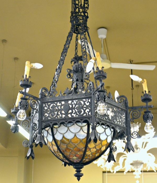 Lampadario, inizi sec. XX, in ferro battuto,