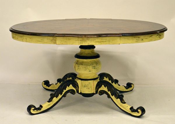 Tavolo, sec. XX, in noce, piano sagomato e  - Asta ANTIQUARIATO, COLLEZIONISMO E GIOIELLI - Poggio Bracciolini Casa d'Aste