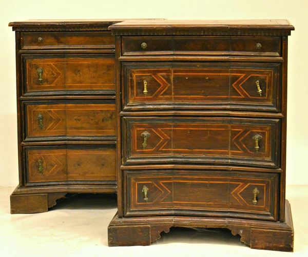 Due comodini, sec. XVIII, in noce e palissandro,  - Asta ANTIQUARIATO, COLLEZIONISMO E GIOIELLI - Poggio Bracciolini Casa d'Aste