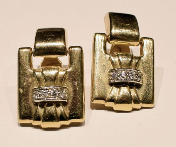 PAIO DI ORECCHINI IN ORO GIALLO E DIAMANTI  - Asta GIOIELLI, ARGENTI, ARREDI E DIPINTI DAL XVII AL XX SECOLO - Poggio Bracciolini Casa d'Aste