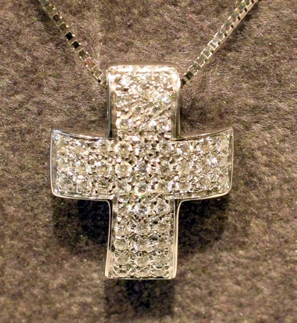 PENDENTE IN ORO BIANCO E DIAMANTI                                         