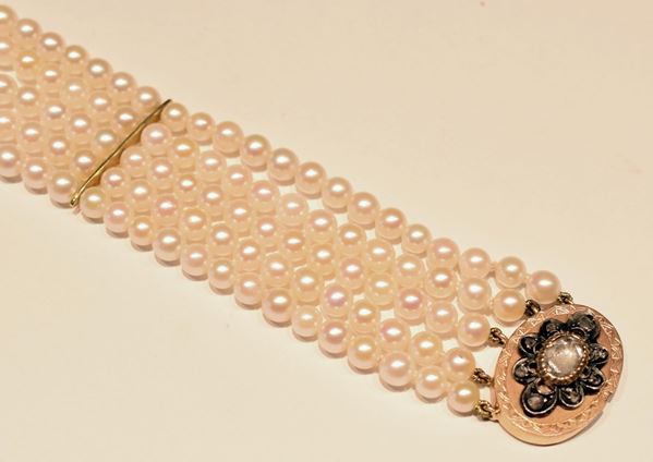 BRACCIALE IN ORO GIALLO, DIAMANTI E PERLE