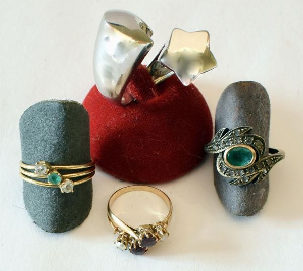 ANELLO IN ORO A BASSO TITOLO, ARGENTO,DIAMANTI E
