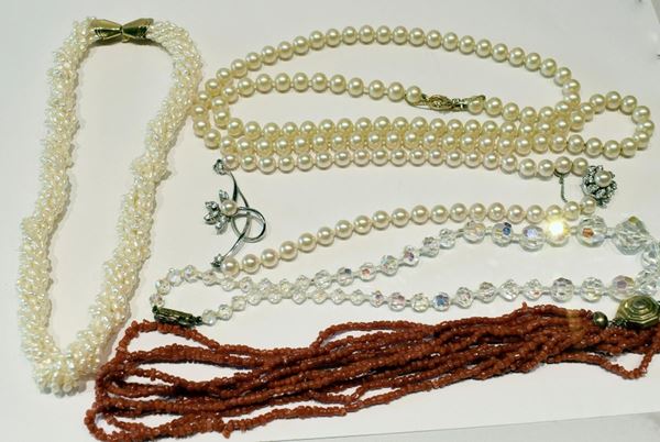COLLANA GIROCOLLO IN ORO GIALLO E PERLE