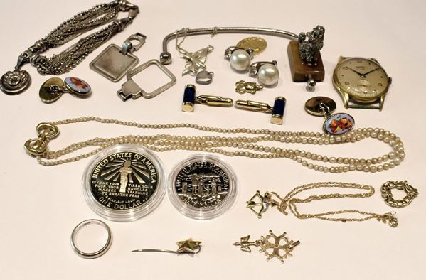LOTTO COMPOSTO DA DUE MONETE USA IN ARGENTO, COLLANA