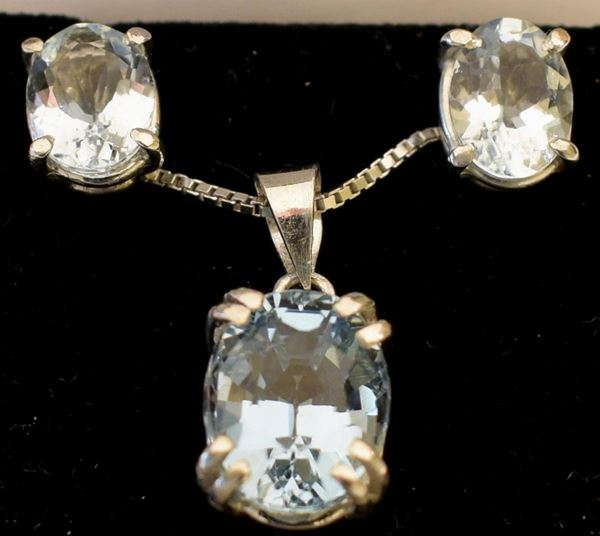 PENDENTE E PAIO DI ORECCHINI, IN ARGENTO E