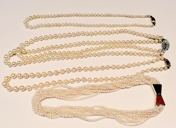 QUATTRO COLLANE DI PERLE, ORO GIALLO, ORO BIANCO