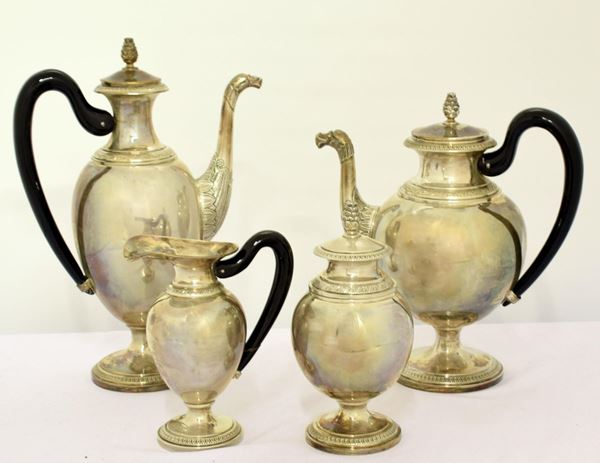 SERVITO DA TE' E CAFFE' , SEC. XX                                           - Asta GIOIELLI, ARGENTI, ARREDI E DIPINTI DAL XVII AL XX SECOLO - Poggio Bracciolini Casa d'Aste