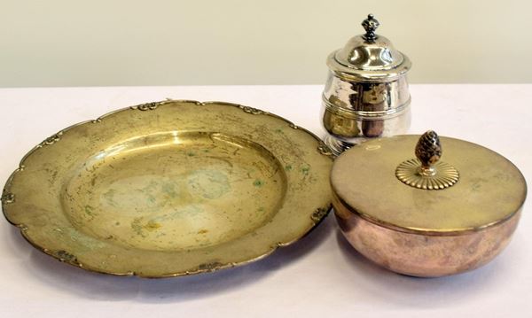 PIATTO, ZUCCHERIERA E CIOTOLA, SEC. XX  - Asta GIOIELLI, ARGENTI, ARREDI E DIPINTI DAL XVII AL XX SECOLO - Poggio Bracciolini Casa d'Aste