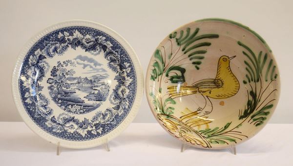 Piatto, sec. XIX, in maiolica decorata a motivi