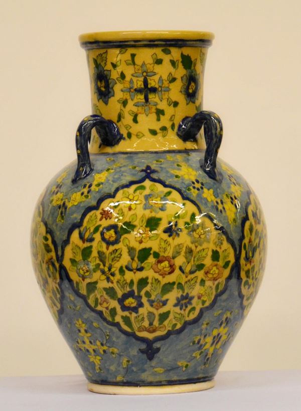 Vaso, arte orientale, sec. XX, in maiolica