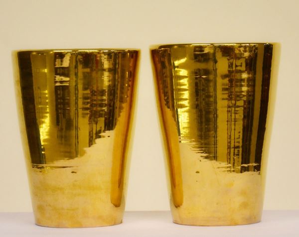 Coppia di vasi, sec. XX, in terracotta