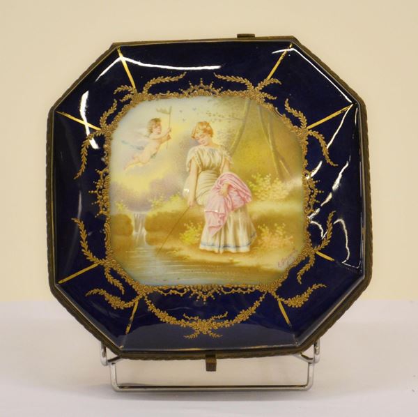 Scatola, inizi sec. XX, in ceramica Sevres,