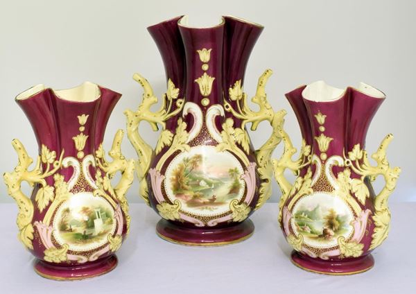 Trittico di vasi ,&nbsp; Francia sec. XX&nbsp;&nbsp;&nbsp;&nbsp;&nbsp;&nbsp;&nbsp;&nbsp;&nbsp;&nbsp;&nbsp;&nbsp;&nbsp;&nbsp;&nbsp;&nbsp;&nbsp;&nbsp;&nbsp;&nbsp;&nbsp;&nbsp;&nbsp;&nbsp;&nbsp;&nbsp;&nbsp;&nbsp;&nbsp;&nbsp;&nbsp;&nbsp;&nbsp;&nbsp;&nbsp;&nbsp;&nbsp;&nbsp;&nbsp;