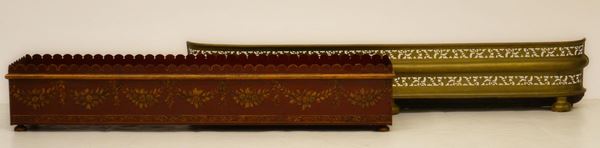 Fioriera e parascintille, sec. XX, in ottone traforato e