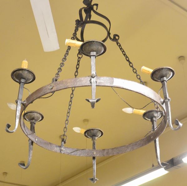 Lampadario, sec. XX, in ferro battuto,