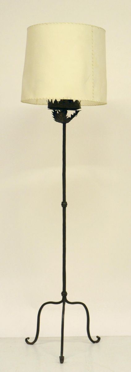 Torciera, sec. XVII, in ferro battuto, alt. cm 190,
