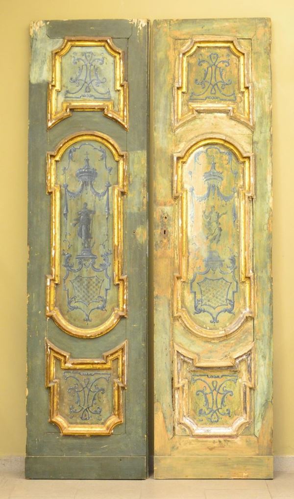 Due porte, sec. XVIII, in legno laccato