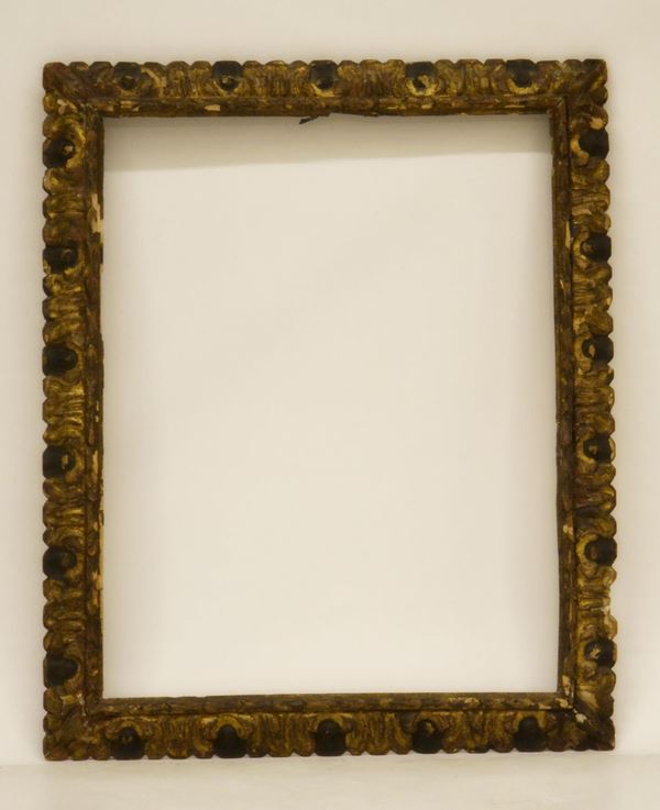 Cornice, sec. XVIII, in legno intagliato, laccato e