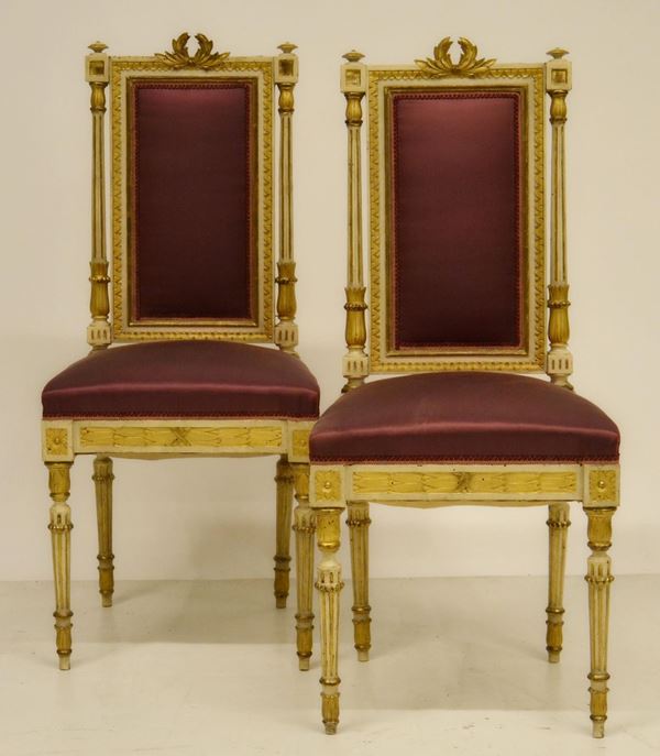 Coppia di sedie, sec. XIX, in legno laccato