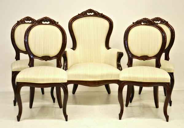Quattro sedie e una poltrona, sec. XIX,