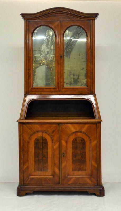 Mobile vetrina, sec. XX,  - Asta GIOIELLI, ARGENTI, ARREDI E DIPINTI DAL XVII AL XX SECOLO - Poggio Bracciolini Casa d'Aste